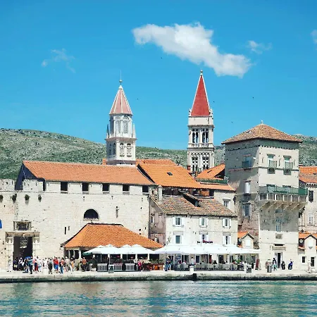 Luxury Seaside With A Classic Mediterranean Olive Garden, A Fully Equipped Professional Kitchen, Pool, Sauna, Padle Boards And Canoe - Miolin House * Trogir