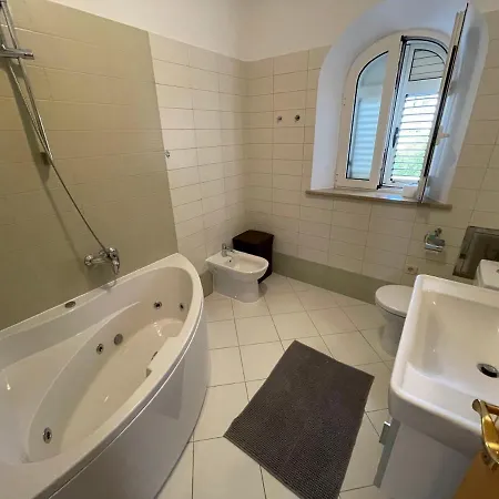 Luxury Seaside With A Classic Mediterranean Olive Garden, A Fully Equipped Professional Kitchen, Pool, Sauna, Padle Boards And Canoe - Miolin House * Τρογκίρ