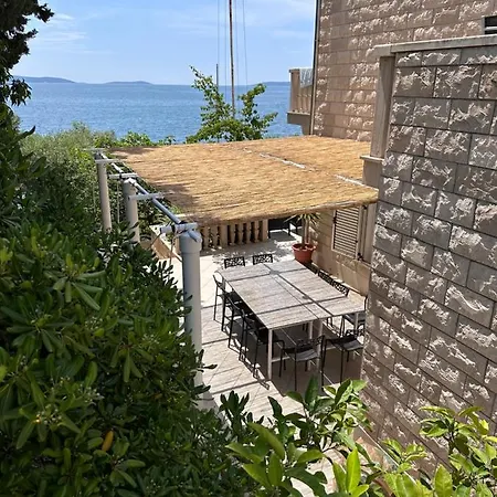Luxury Seaside With A Classic Mediterranean Olive Garden, A Fully Equipped Professional Kitchen, Pool, Sauna, Padle Boards And Canoe - Miolin House Trogir