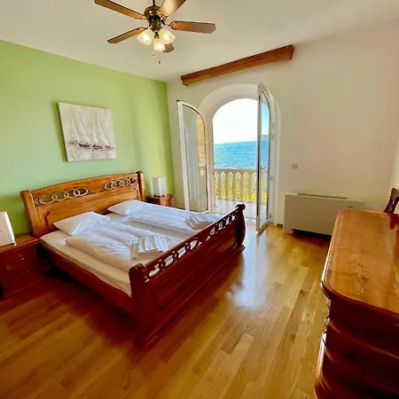 Luxury Seaside With A Classic Mediterranean Olive Garden, A Fully Equipped Professional Kitchen, Pool, Sauna, Padle Boards And Canoe - Miolin House *