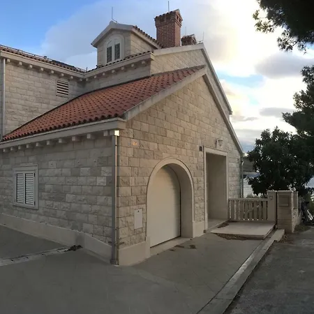 Luxury Seaside With A Classic Mediterranean Olive Garden, A Fully Equipped Professional Kitchen, Pool, Sauna, Padle Boards And Canoe - Miolin House Villa Trogir