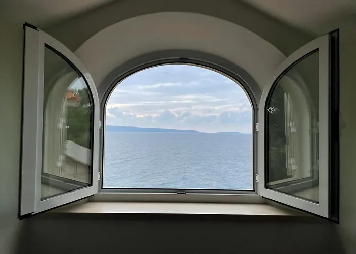 Luxury Seaside With A Classic Mediterranean Olive Garden, A Fully Equipped Professional Kitchen, Pool, Sauna, Padle Boards And Canoe - Miolin House Trogir