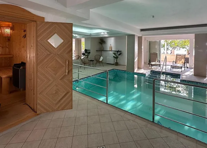 Luxury Seaside With A Classic Mediterranean Olive Garden, A Fully Equipped Professional Kitchen, Pool, Sauna, Padle Boards And Canoe - Miolin House Villa