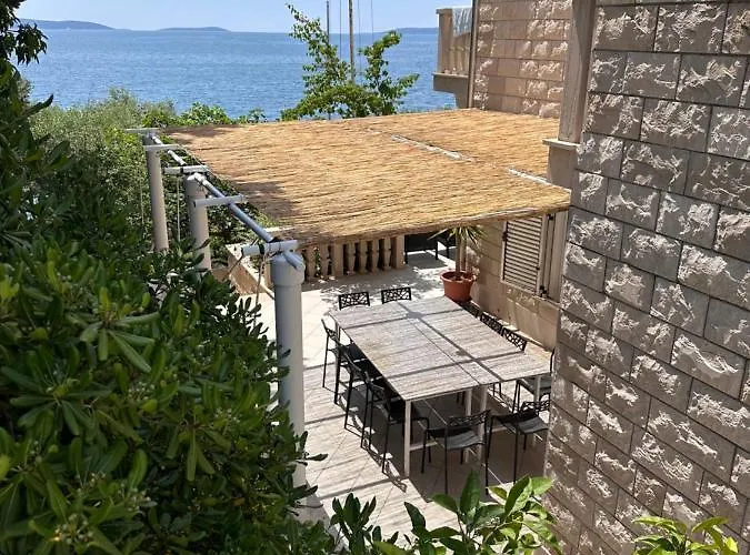 Luxury Seaside With A Classic Mediterranean Olive Garden, A Fully Equipped Professional Kitchen, Pool, Sauna, Padle Boards And Canoe - Miolin House Trogir