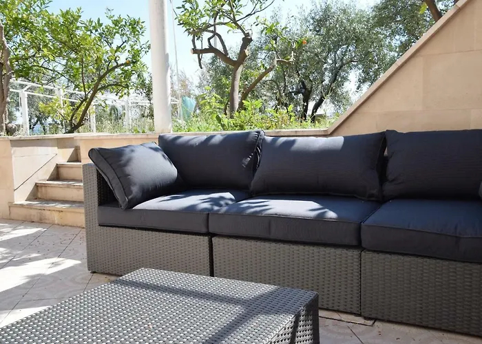 Luxury Seaside With A Classic Mediterranean Olive Garden, A Fully Equipped Professional Kitchen, Pool, Sauna, Padle Boards And Canoe - Miolin House Villa