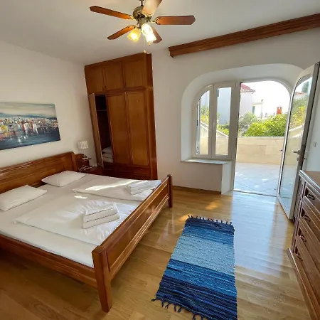 Luxury Seaside With A Classic Mediterranean Olive Garden, A Fully Equipped Professional Kitchen, Pool, Sauna, Padle Boards And Canoe - Miolin House Trogir