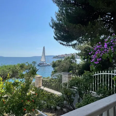 Luxury Seaside With A Classic Mediterranean Olive Garden, A Fully Equipped Professional Kitchen, Pool, Sauna, Padle Boards And Canoe - Miolin House Villa
