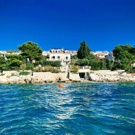 Luxury Seaside With A Classic Mediterranean Olive Garden, A Fully Equipped Professional Kitchen, Pool, Sauna, Padle Boards And Canoe - Miolin House * Trogir