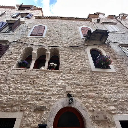 Luxury Seaside With A Classic Mediterranean Olive Garden, A Fully Equipped Professional Kitchen, Pool, Sauna, Padle Boards And Canoe - Miolin House Willa Trogir