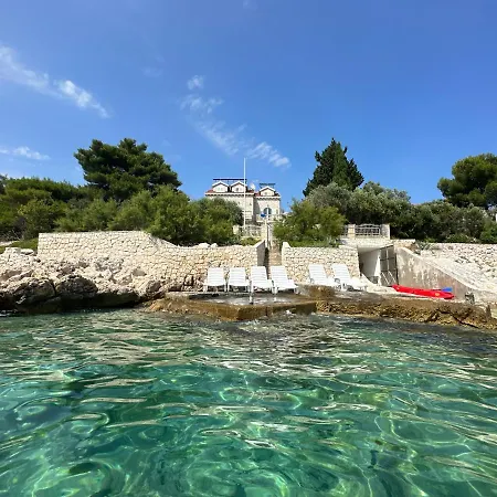Luxury Seaside With A Classic Mediterranean Olive Garden, A Fully Equipped Professional Kitchen, Pool, Sauna, Padle Boards And Canoe - Miolin House * Trogir