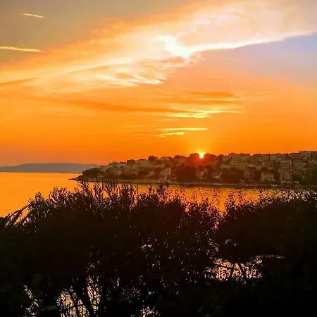 Luxury Seaside With A Classic Mediterranean Olive Garden, A Fully Equipped Professional Kitchen, Pool, Sauna, Padle Boards And Canoe - Miolin House Villa