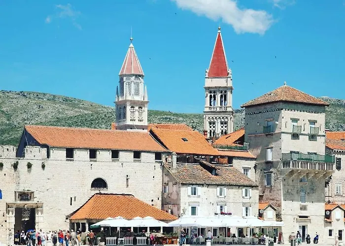 Luxury Seaside With A Classic Mediterranean Olive Garden, A Fully Equipped Professional Kitchen, Pool, Sauna, Padle Boards And Canoe - Miolin House * Trogir