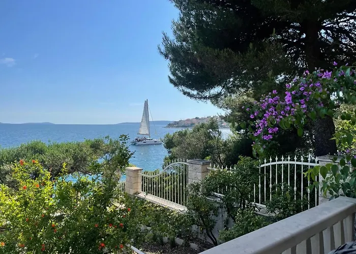 Luxury Seaside With A Classic Mediterranean Olive Garden, A Fully Equipped Professional Kitchen, Pool, Sauna, Padle Boards And Canoe - Miolin House Vila
