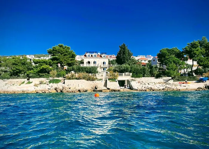 Luxury Seaside With A Classic Mediterranean Olive Garden, A Fully Equipped Professional Kitchen, Pool, Sauna, Padle Boards And Canoe - Miolin House * Trogir