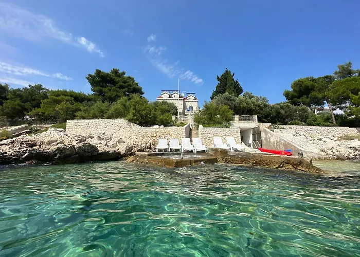 Luxury Seaside With A Classic Mediterranean Olive Garden, A Fully Equipped Professional Kitchen, Pool, Sauna, Padle Boards And Canoe - Miolin House * Trogir
