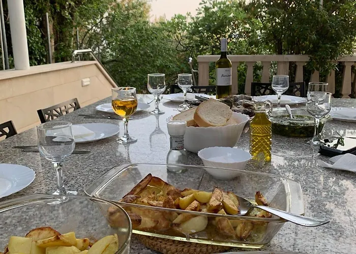Vila Luxury Seaside With A Classic Mediterranean Olive Garden, A Fully Equipped Professional Kitchen, Pool, Sauna, Padle Boards And Canoe - Miolin House *