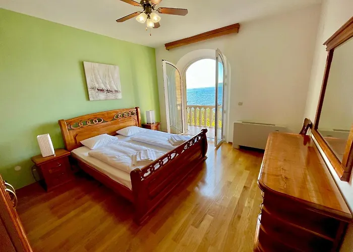 Luxury Seaside With A Classic Mediterranean Olive Garden, A Fully Equipped Professional Kitchen, Pool, Sauna, Padle Boards And Canoe - Miolin House *