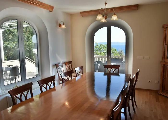 Vila Luxury Seaside With A Classic Mediterranean Olive Garden, A Fully Equipped Professional Kitchen, Pool, Sauna, Padle Boards And Canoe - Miolin House Trogir