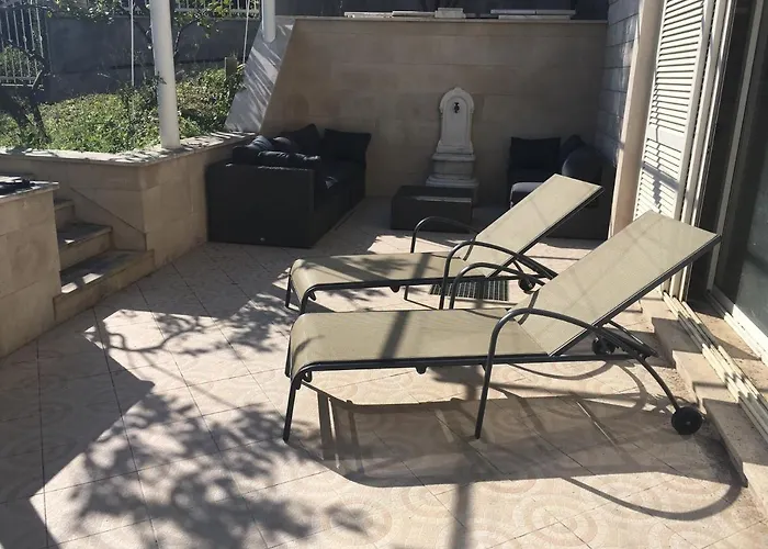 Vila Luxury Seaside With A Classic Mediterranean Olive Garden, A Fully Equipped Professional Kitchen, Pool, Sauna, Padle Boards And Canoe - Miolin House Trogir