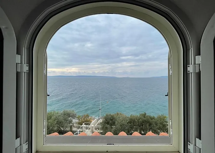 Willa Luxury Seaside With A Classic Mediterranean Olive Garden, A Fully Equipped Professional Kitchen, Pool, Sauna, Padle Boards And Canoe - Miolin House Trogir