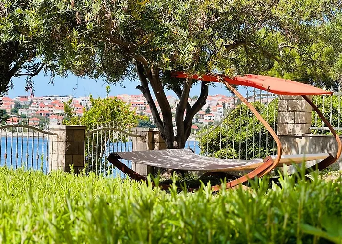 Luxury Seaside With A Classic Mediterranean Olive Garden, A Fully Equipped Professional Kitchen, Pool, Sauna, Padle Boards And Canoe - Miolin House Willa Trogir
