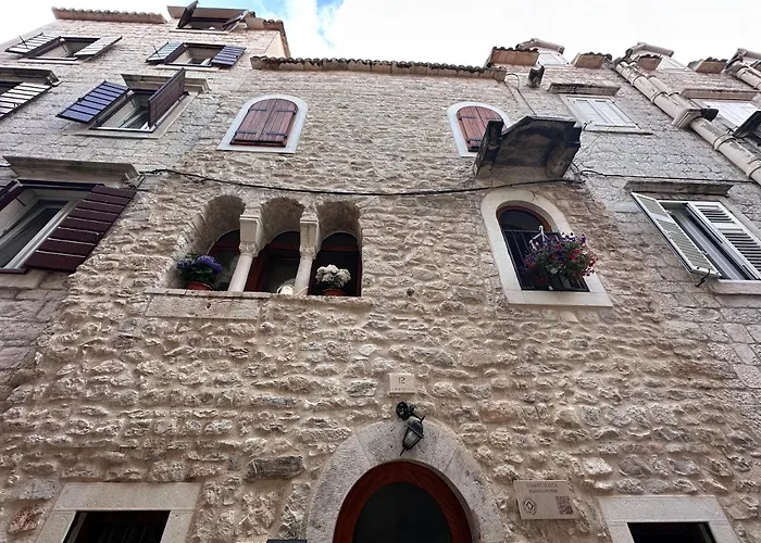 Luxury Seaside With A Classic Mediterranean Olive Garden, A Fully Equipped Professional Kitchen, Pool, Sauna, Padle Boards And Canoe - Miolin House Willa Trogir